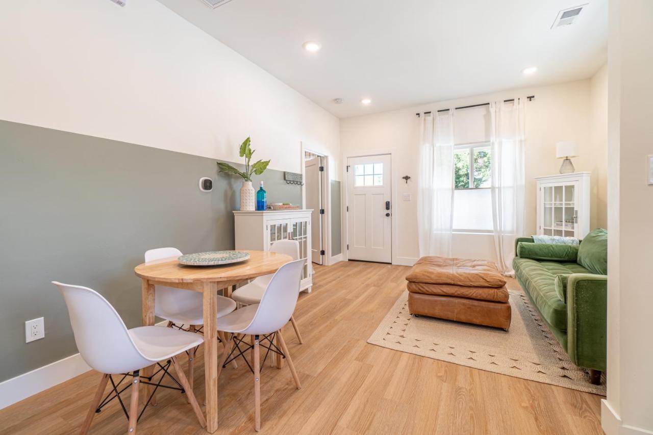 Dream Cottage: Delightful 2-bedroom Sanctuary * Reno